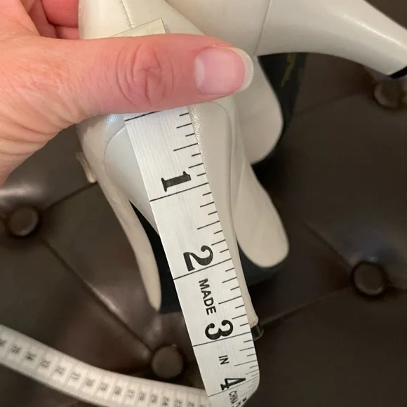 Vintage | Apostrophe | Cream Heels - Picture 9 of 15